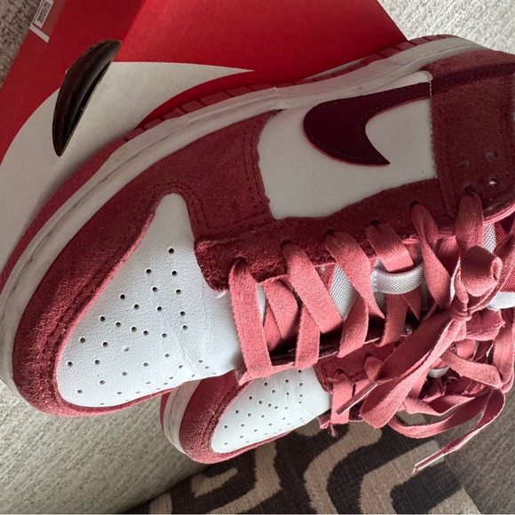 Nike Women’s Dunk VDAY Edition Size : 6 - Picture 6 of 9